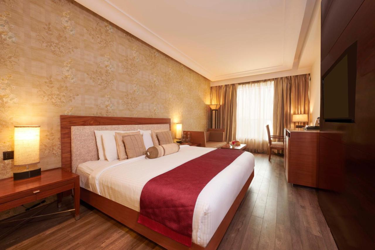 The Galgotias Hotel Gurugram Gurgaon Exterior photo