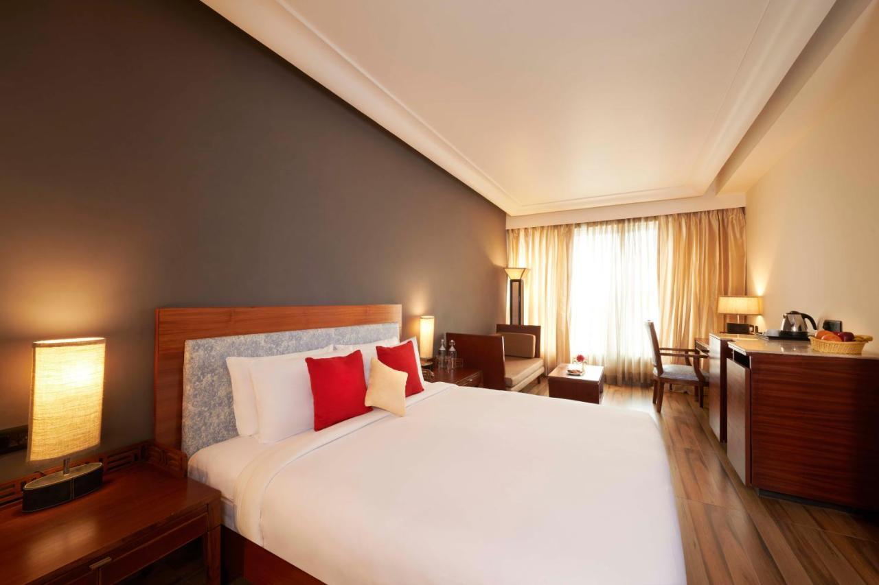 The Galgotias Hotel Gurugram Gurgaon Exterior photo