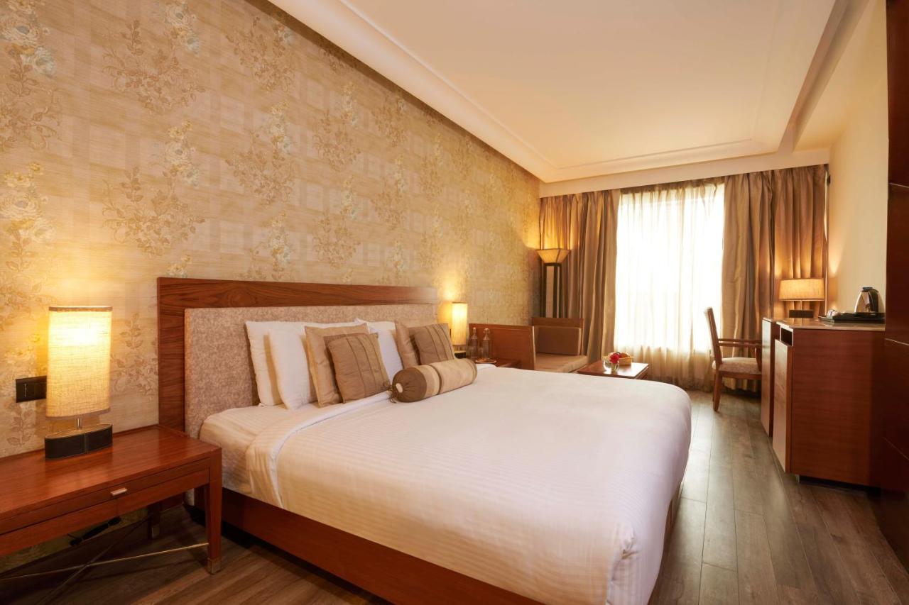 The Galgotias Hotel Gurugram Gurgaon Exterior photo
