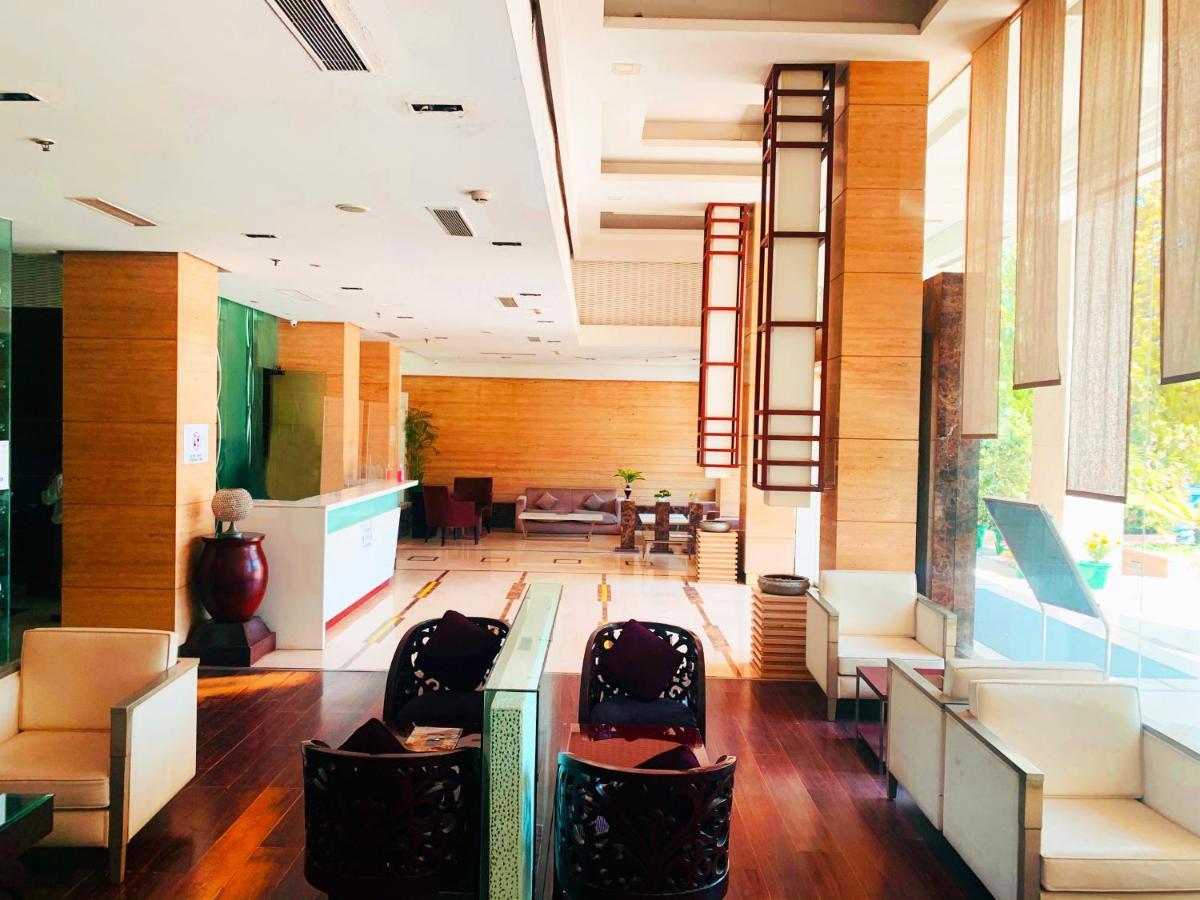 The Galgotias Hotel Gurugram Gurgaon Exterior photo
