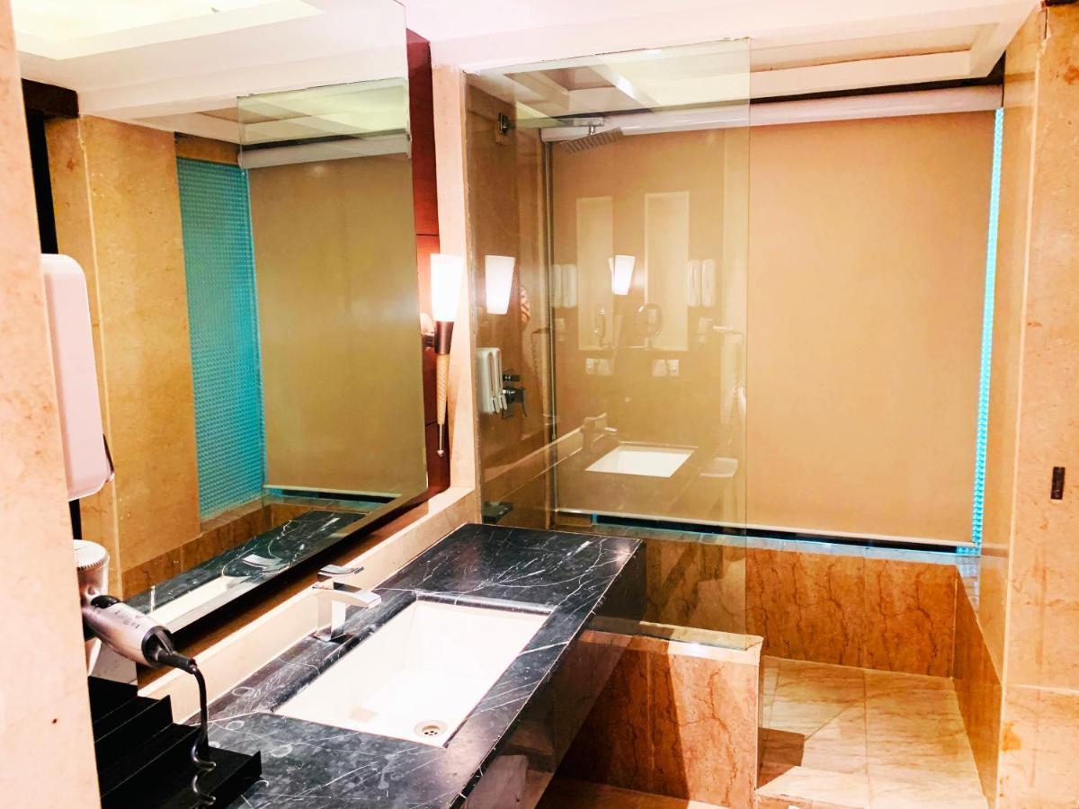 The Galgotias Hotel Gurugram Gurgaon Exterior photo