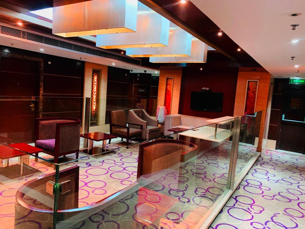 The Galgotias Hotel Gurugram Gurgaon Exterior photo