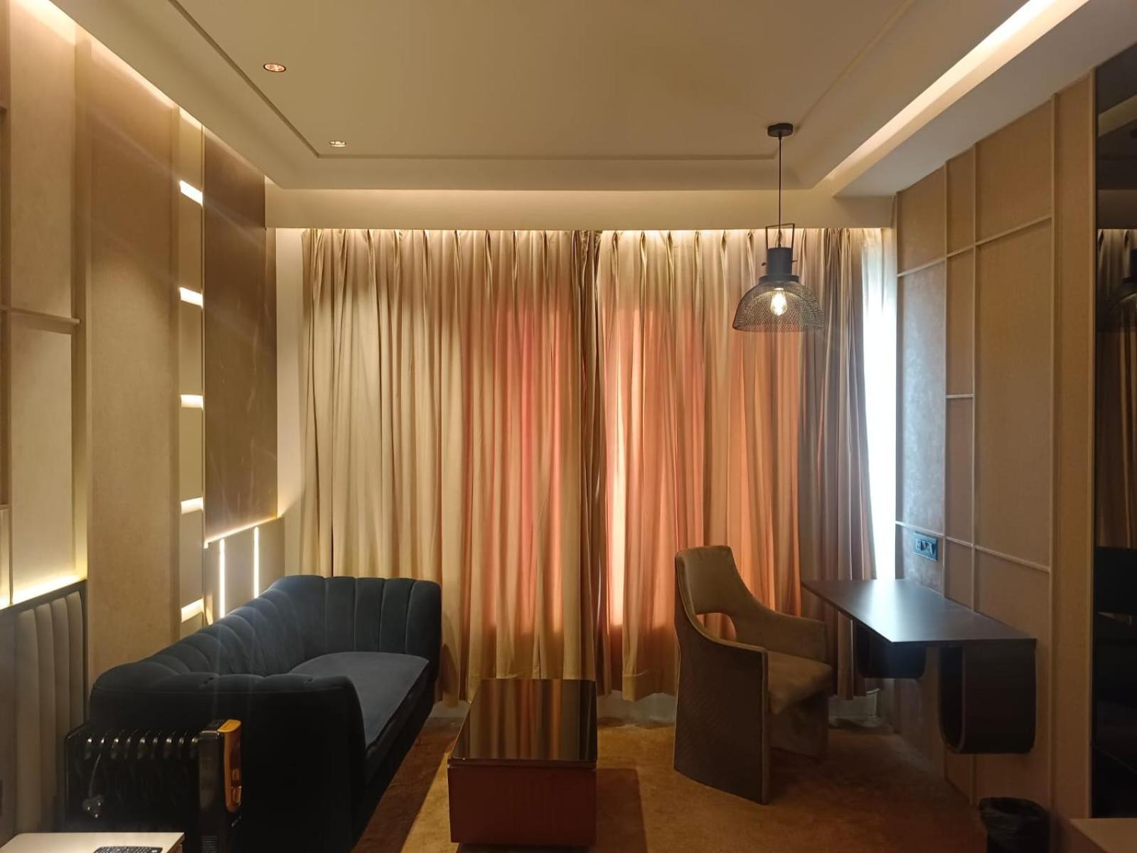 The Galgotias Hotel Gurugram Gurgaon Exterior photo