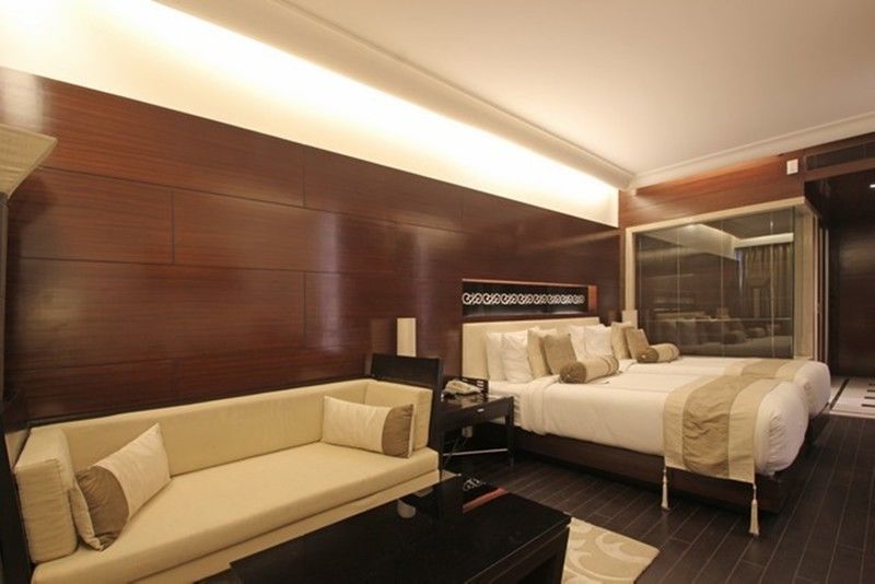 The Galgotias Hotel Gurugram Gurgaon Exterior photo