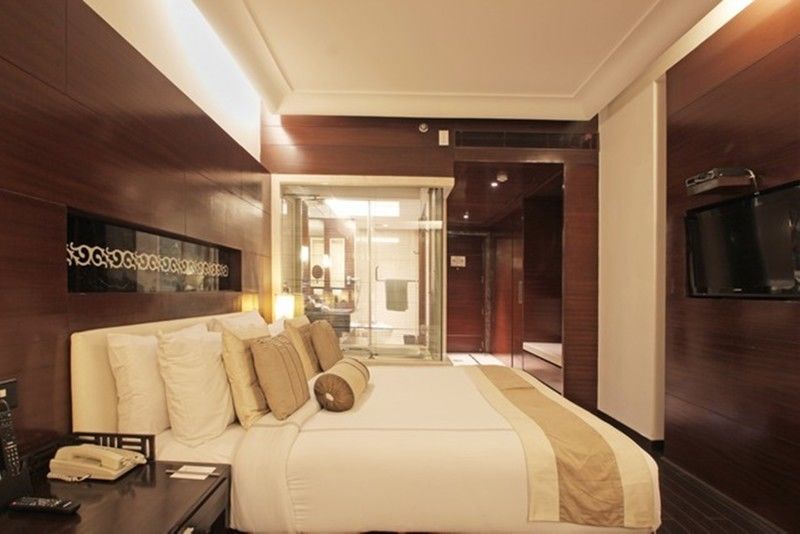 The Galgotias Hotel Gurugram Gurgaon Exterior photo