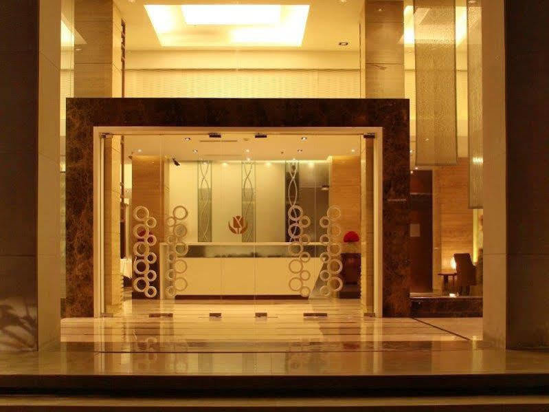 The Galgotias Hotel Gurugram Gurgaon Exterior photo